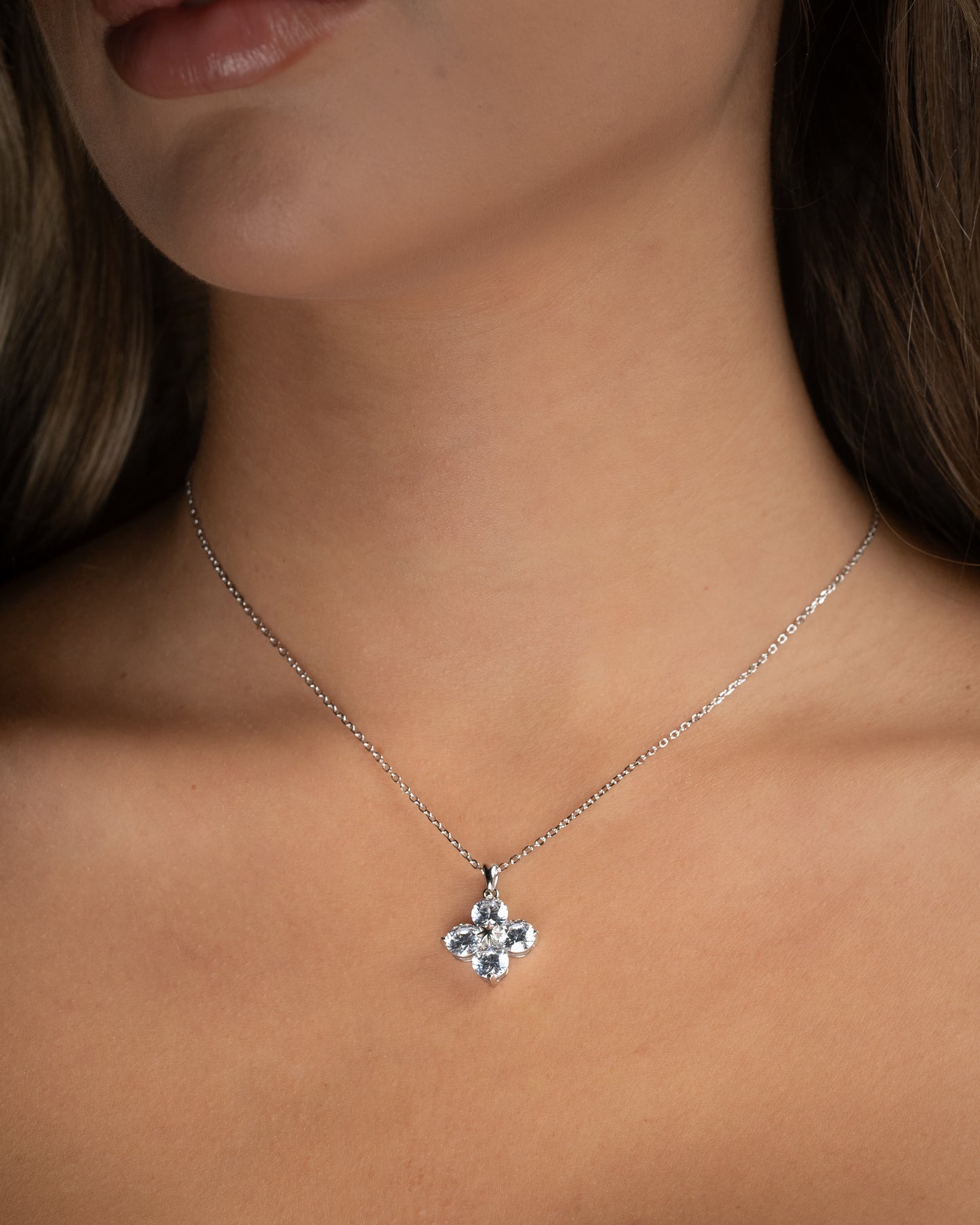 Diamond Flower Necklace - Kejsar