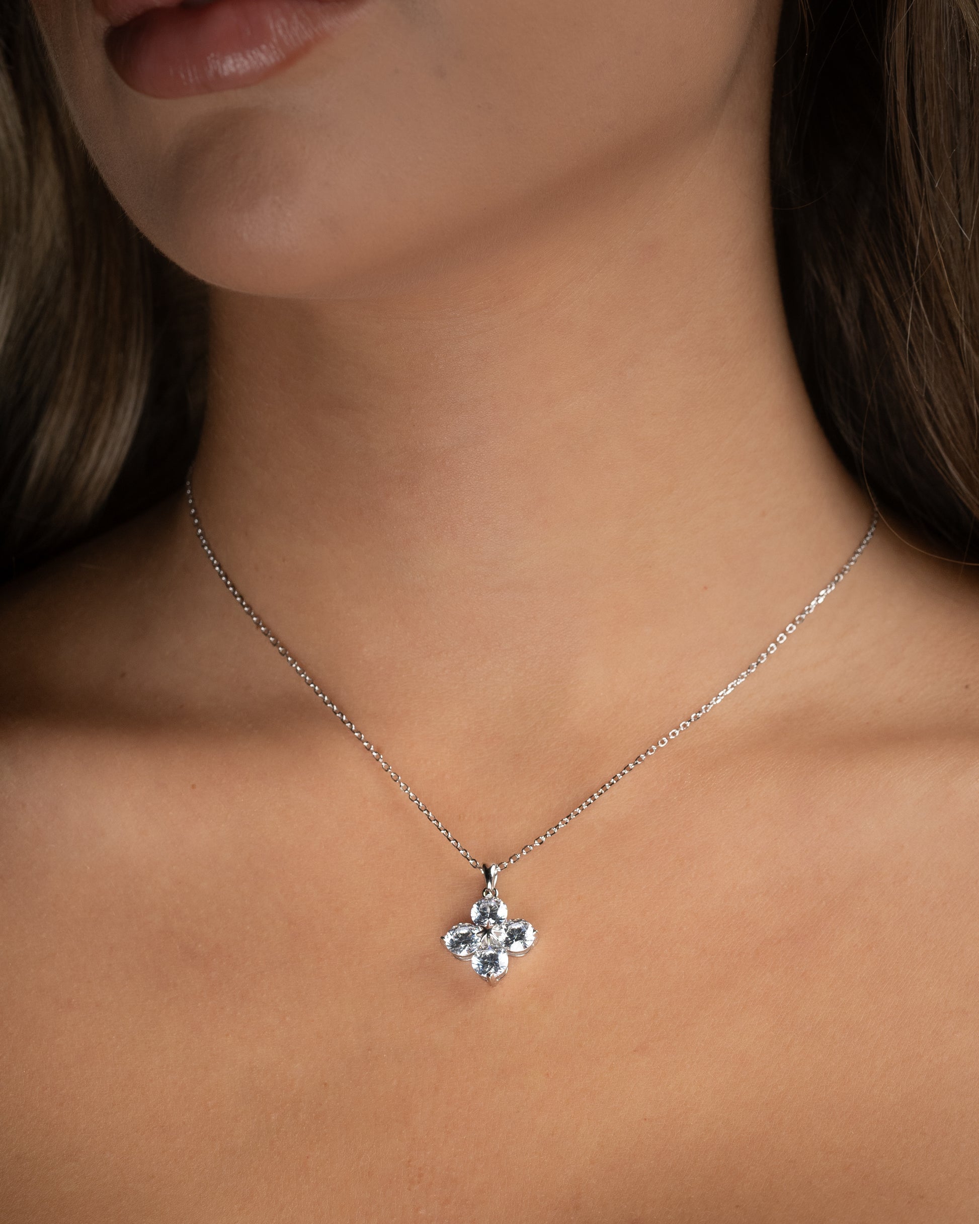 Diamond Flower Necklace - Kejsar