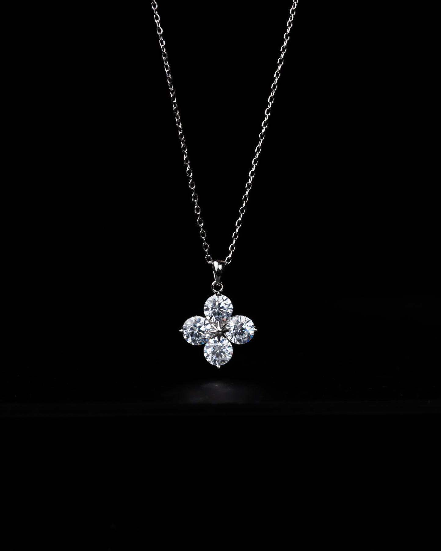 Diamond Flower Necklace - Kejsar