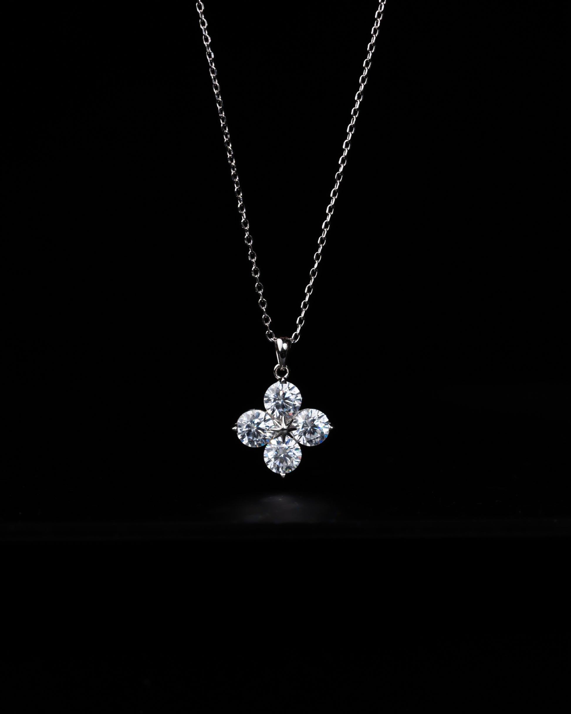 Diamond Flower Necklace - Kejsar